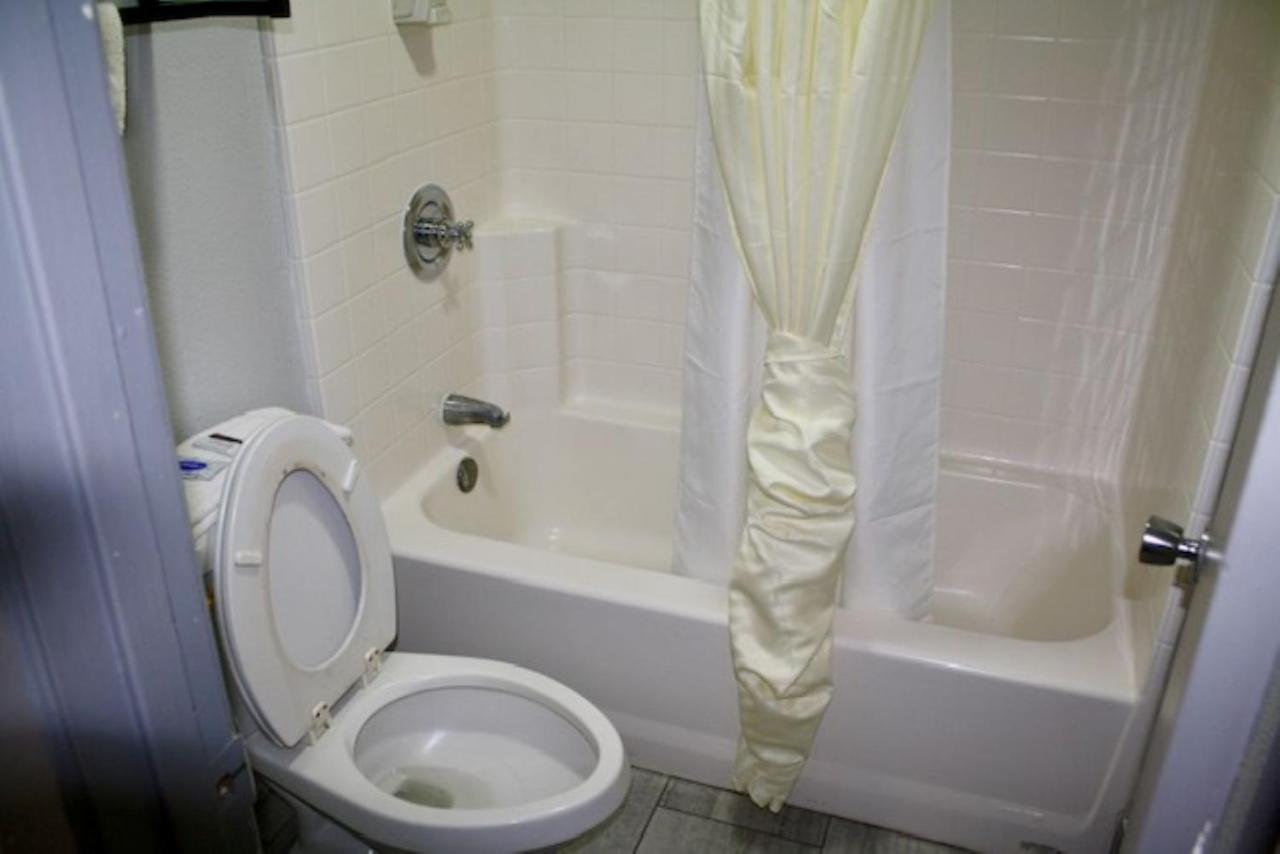 Budget Inn — photo 17