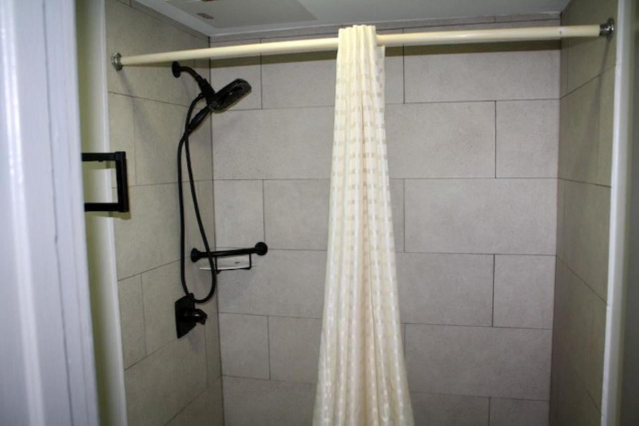 Budget Inn — photo 7