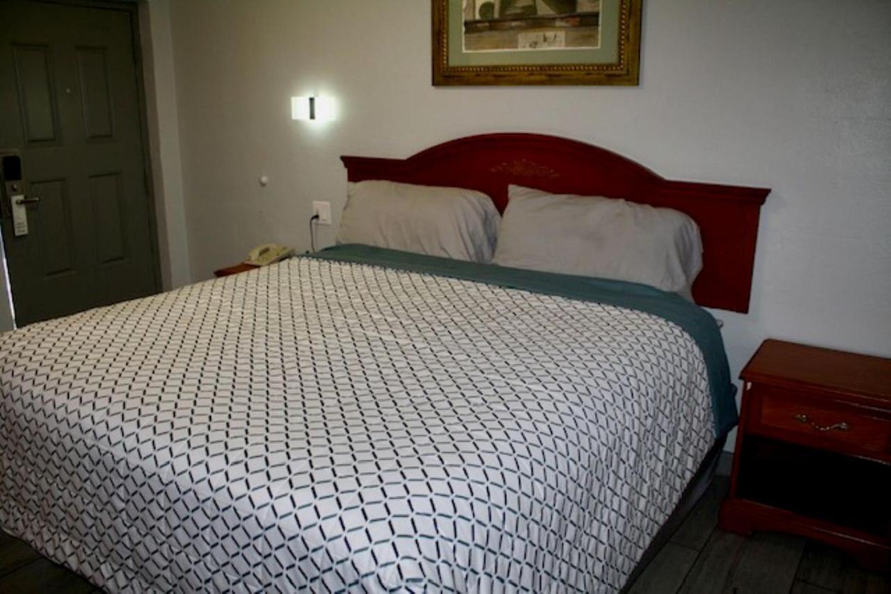 Budget Inn — photo 23