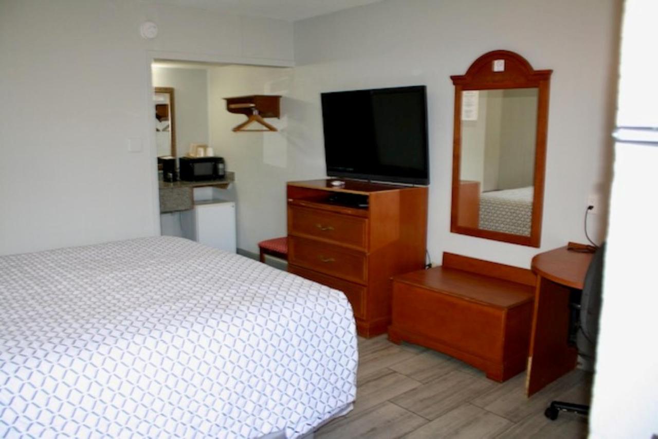 Budget Inn — photo 4