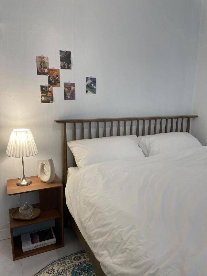 Hongik Station 5min,Airport Railroad, Airport Bus,Near Shopping Mall,Myeongdong,Itaewon,2Rooms - 2