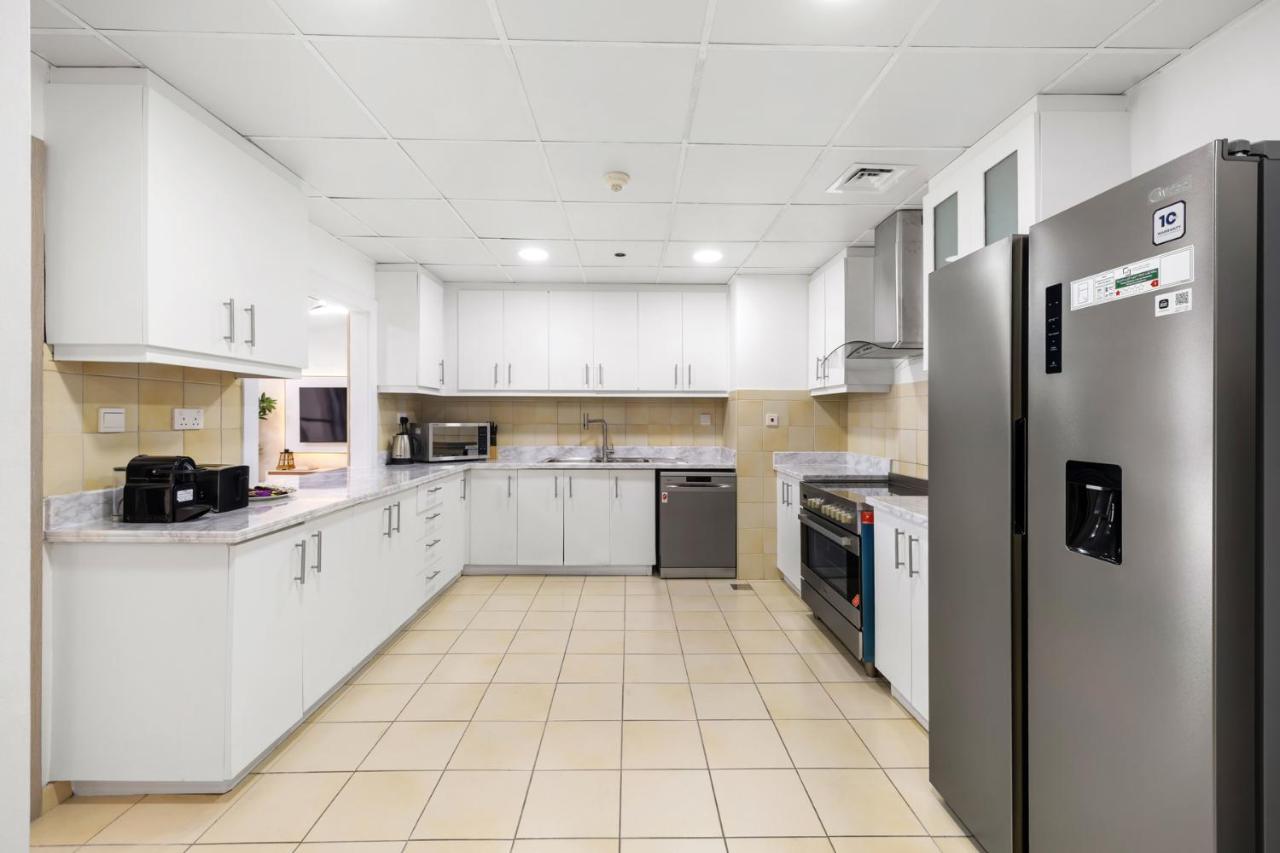 Rimal 5, JBR - 3 Bedroom with Maid's Room Apartment - Allsopp & Allsopp - 5
