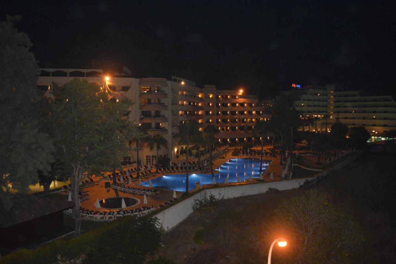 Let the sun come in - walking to the beach by Algarve Dream Holidays - 4