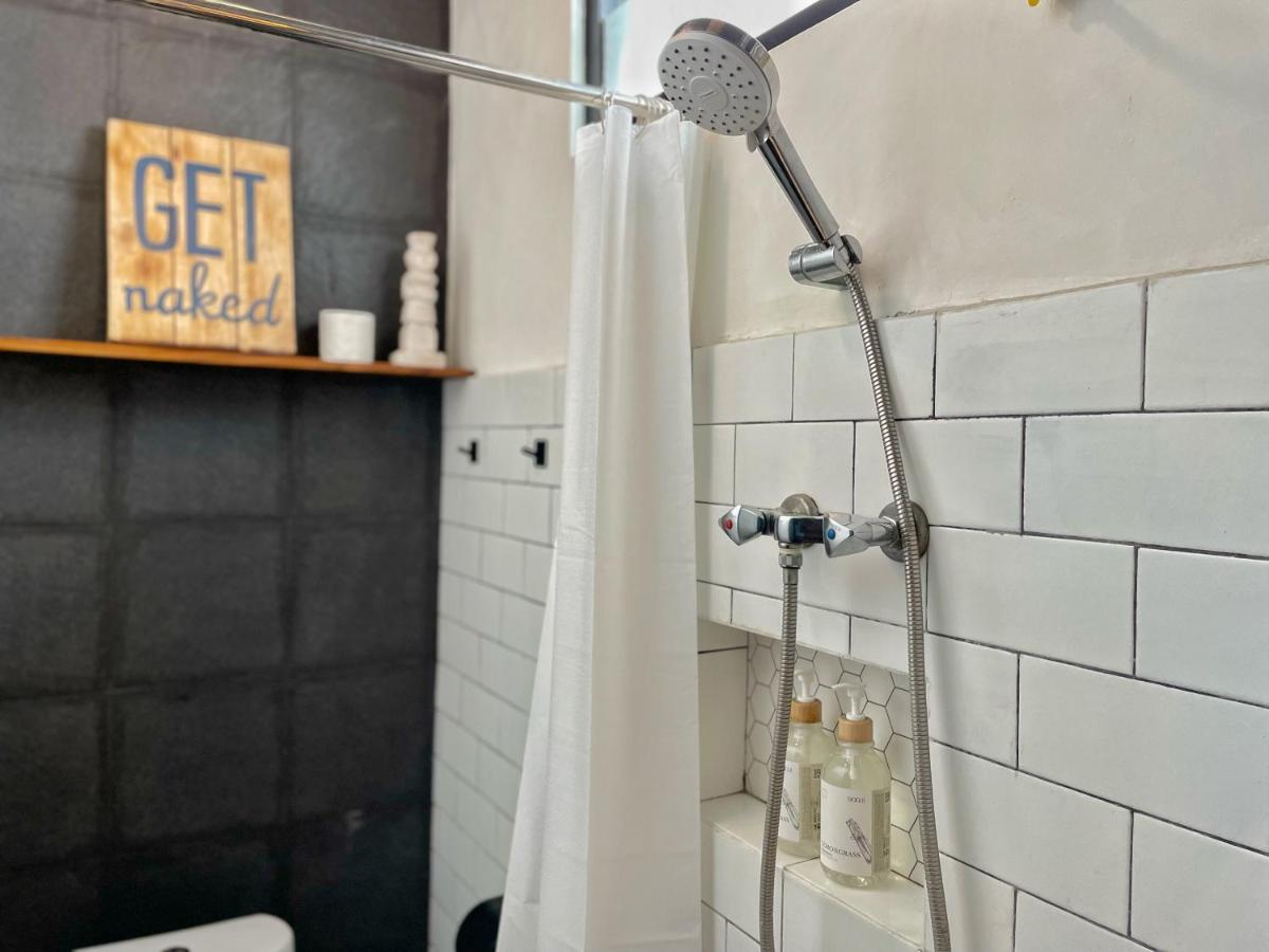 Private Room, 2 Minutes walk to KuDeTa Beach Seminyak - 3