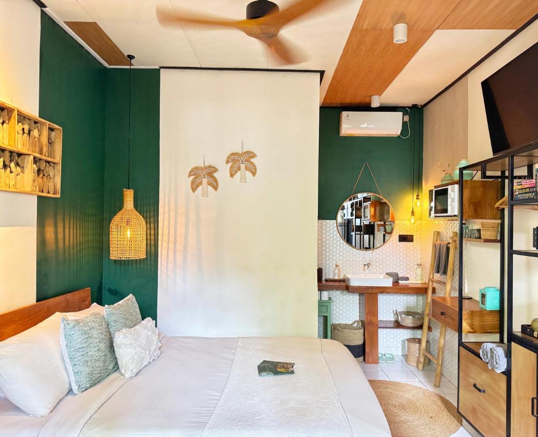 Private Room, 2 Minutes walk to KuDeTa Beach Seminyak - 2