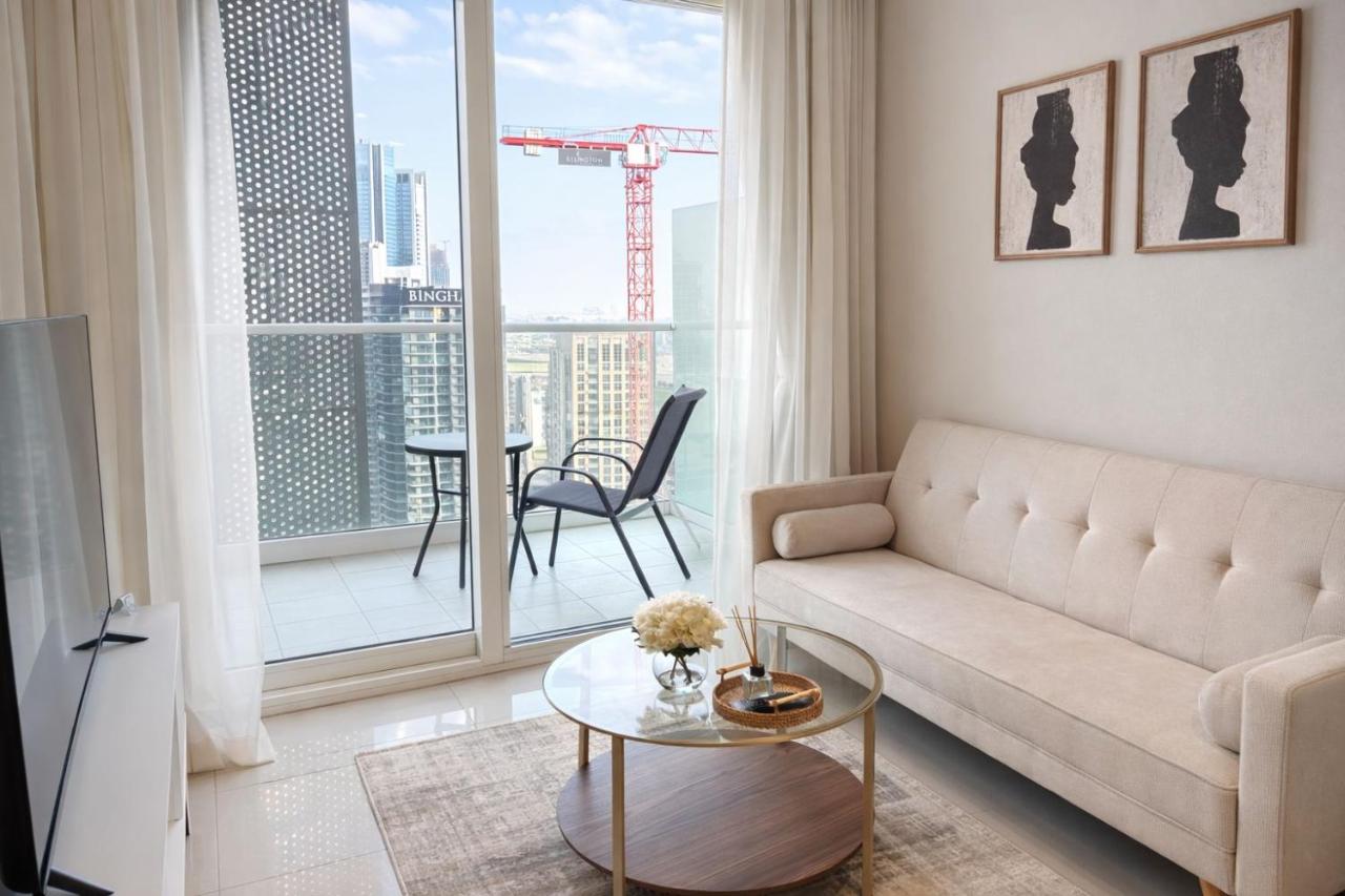 Canal View Retreat in Business Bay