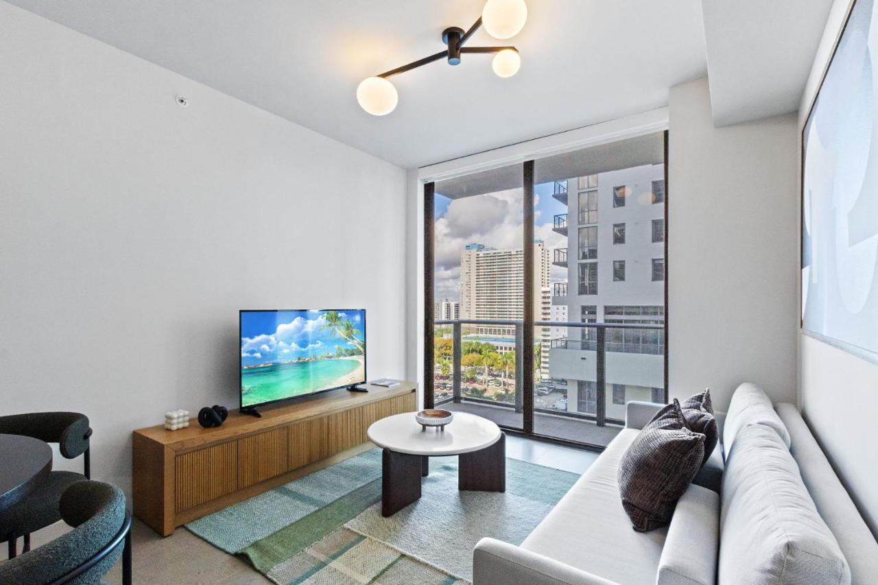 Stylish Apt with Rooftop Pool in Downtown Miami - 3