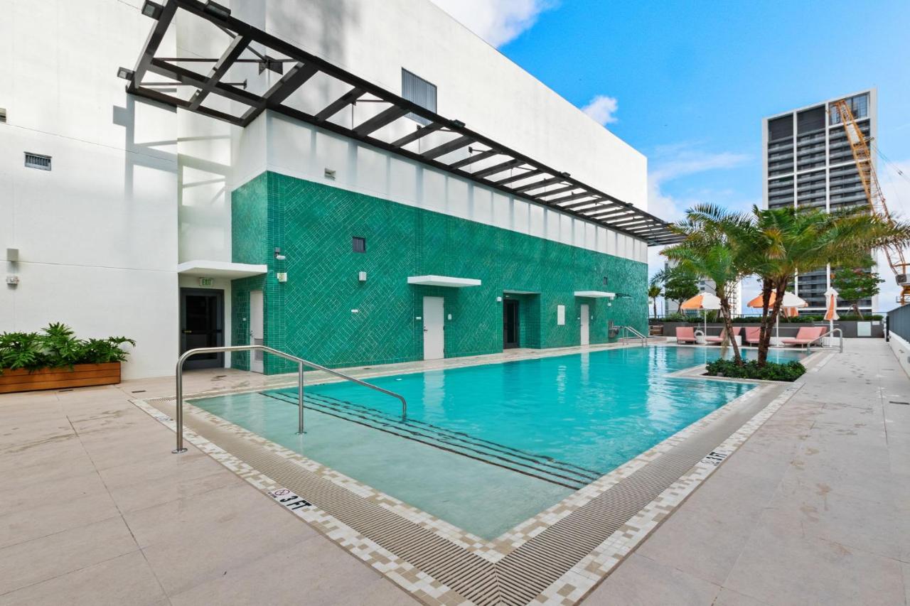 Stylish Apt with Rooftop Pool in Downtown Miami - 2