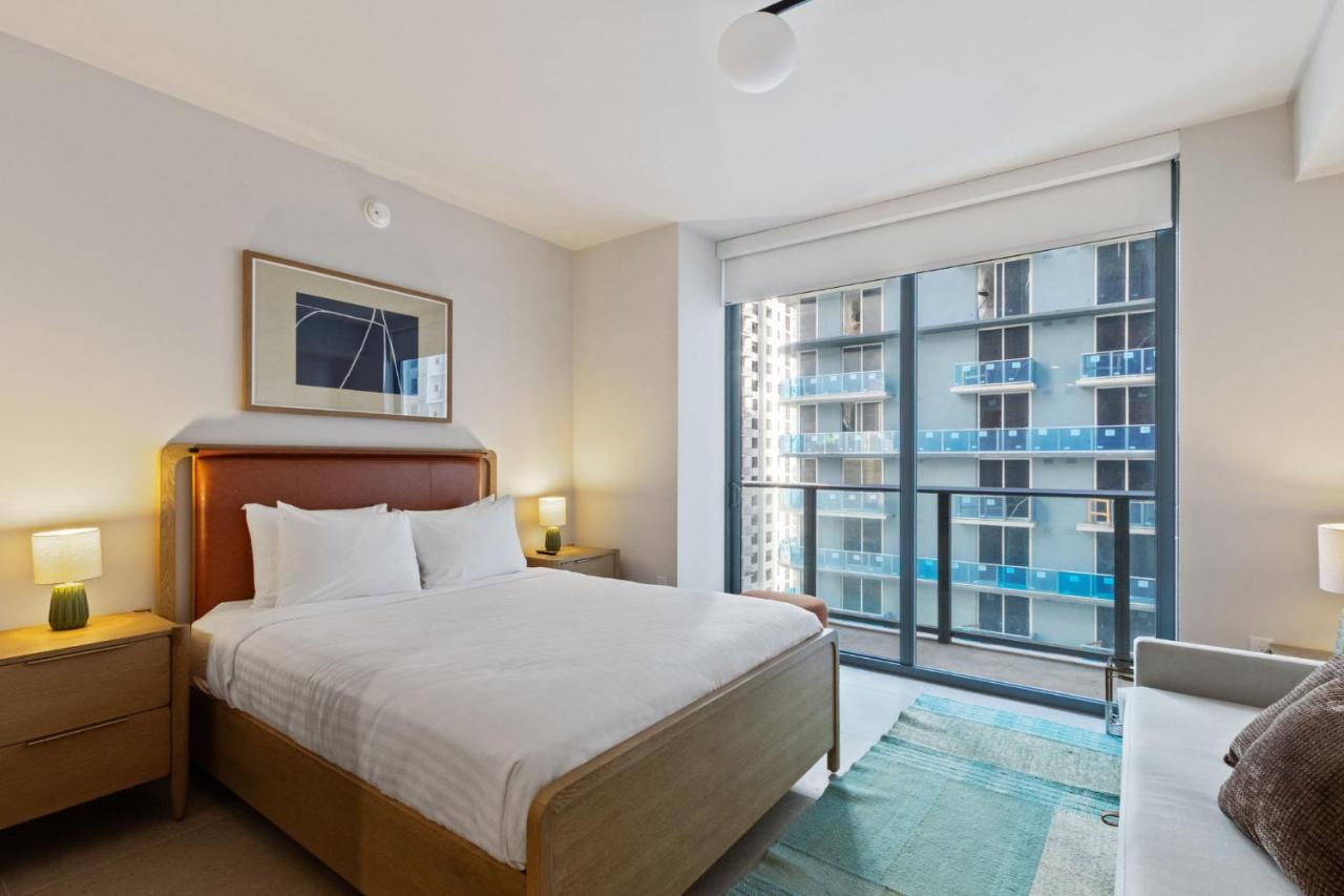 Chic Studio Rooftop Pool in Miami Worldcenter - 4