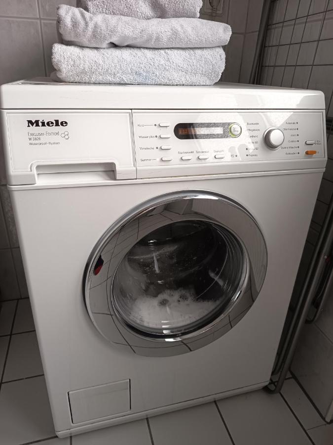 IN VILLA 60 qm APARTMENT max 4 per, 24 std Check-in,free parking, WIFI , TV,