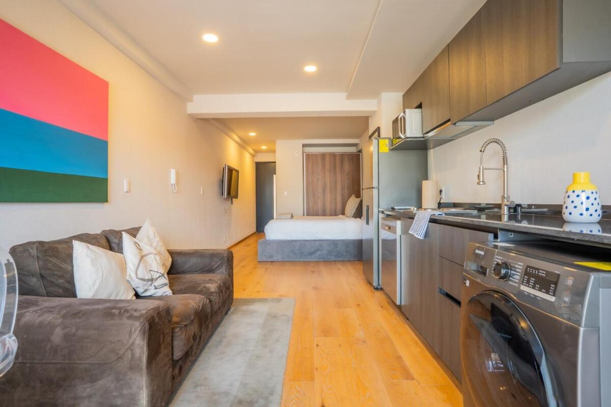 Stylish Studio with Private Balcony in Roma Norte - 4