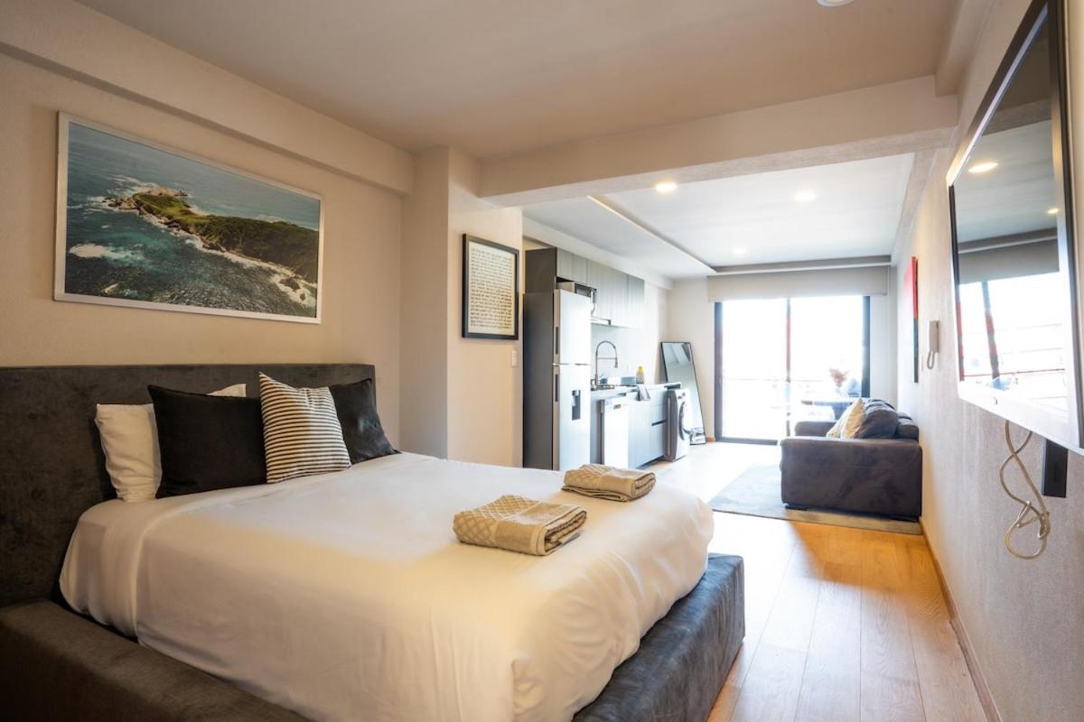 Stylish Studio with Private Balcony in Roma Norte - 2