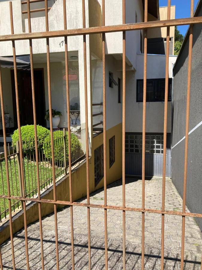 Hospedagem Three Little Birds — quarto