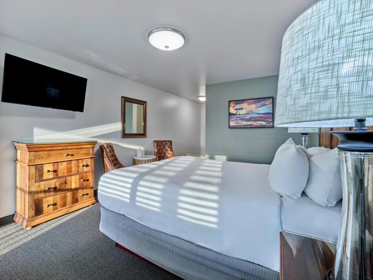 Roosevelt Hotel & Cabins - Yellowstone — photo 12