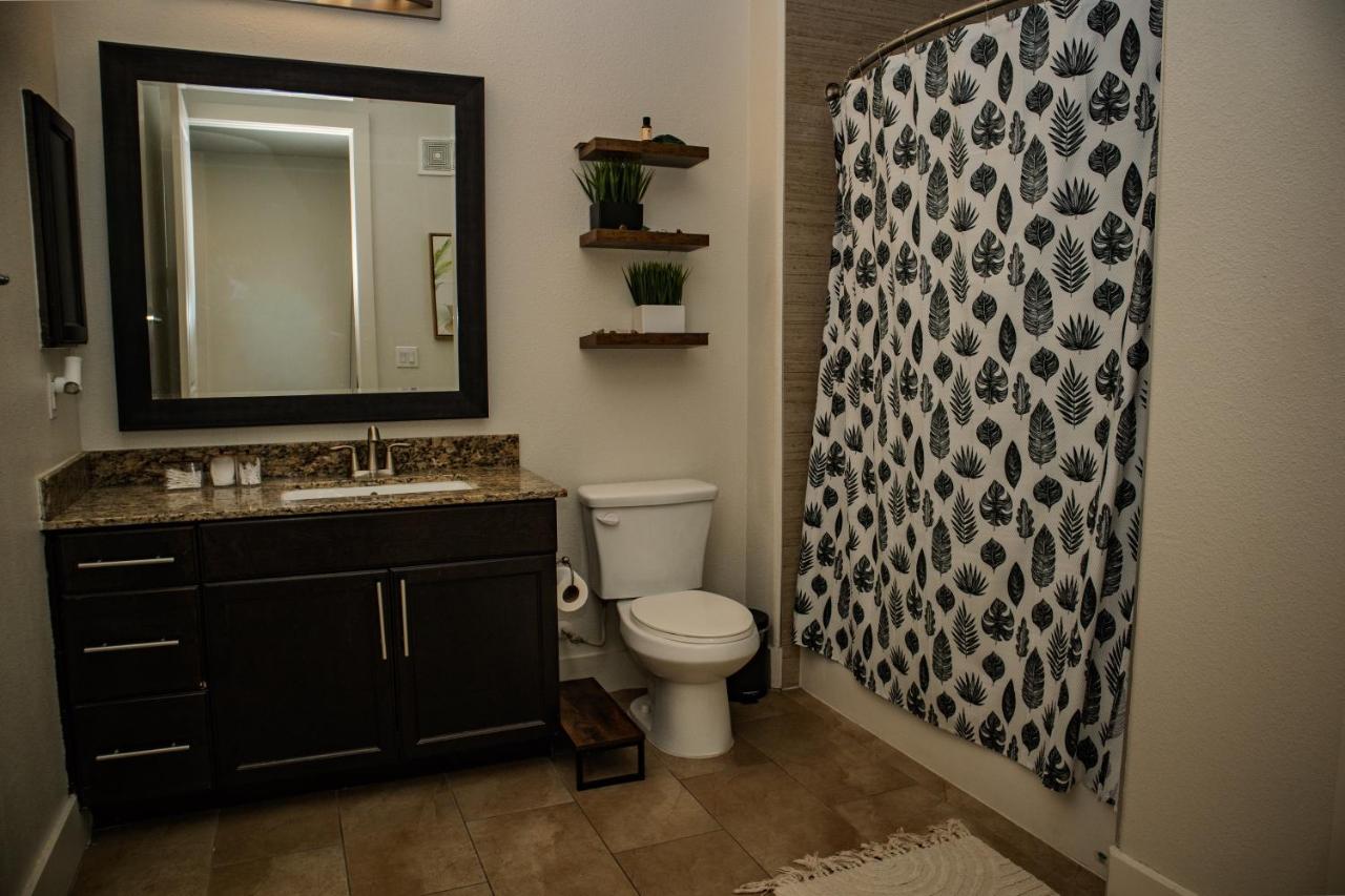 Downtown views by the Lake - 3