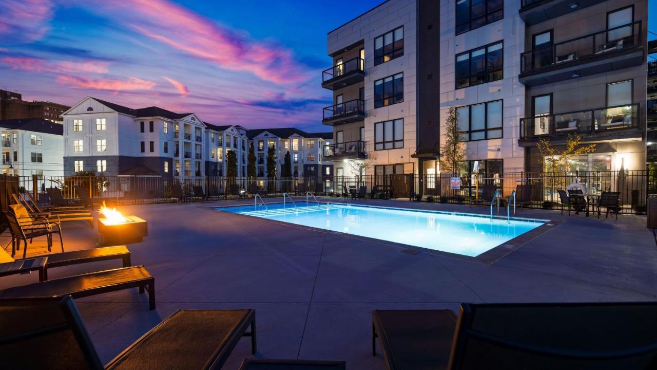 Sleeps 24 4 Modern Midtown Apartments w Gym Pool Walkable to Shops Eats - 2