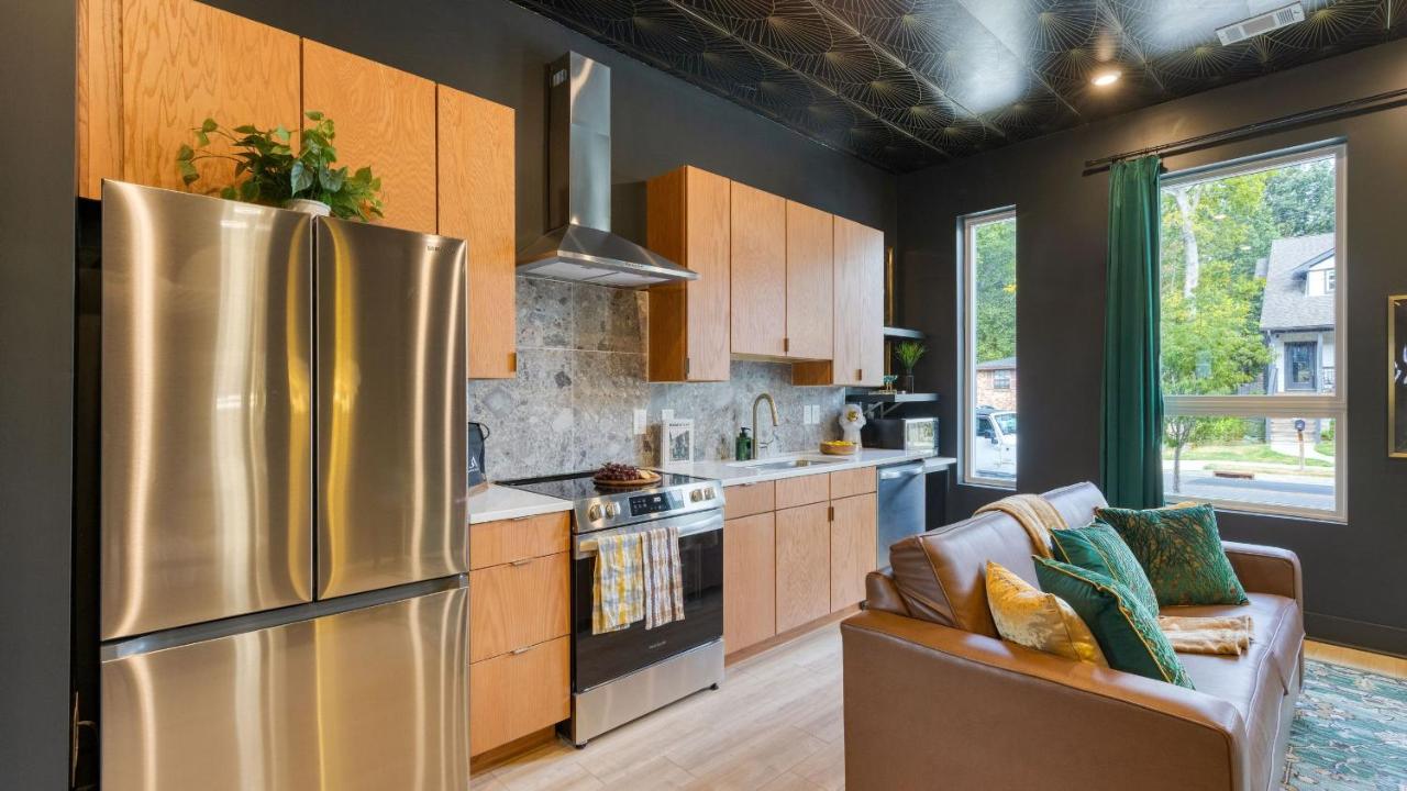 Sleeps 16 2 Homes Next Door Walk to Dining Music Lischey Loft The Bloom House by AvantStay - 3