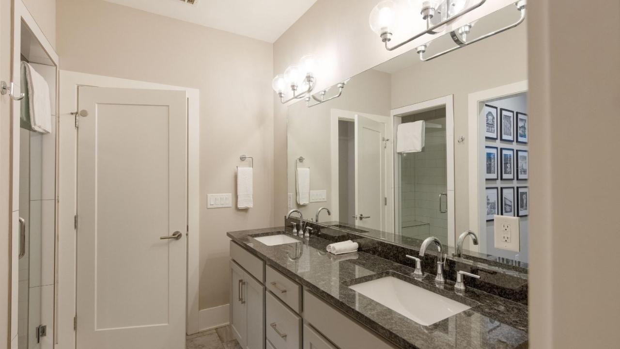 Rooftop Terrace 8 Min to Broadway Firepit Doralee by AvantStay - 5