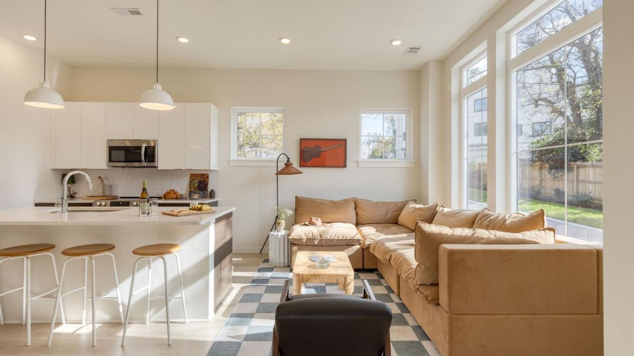 2 New Townhomes w Balcony Mins to Broadway Sleeps 16 98 Degrees The Stage