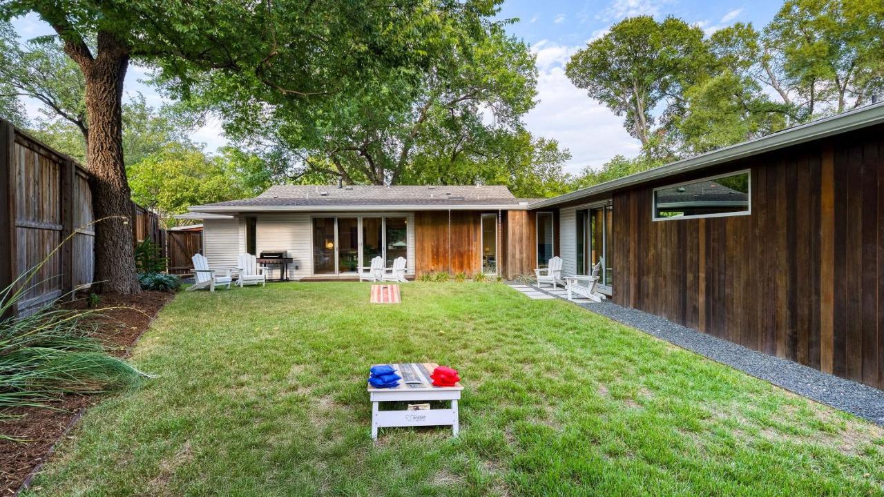Modern Austin Home w Pool Putting Green Coffee Nook Townes Retreat by AvantStay - 5