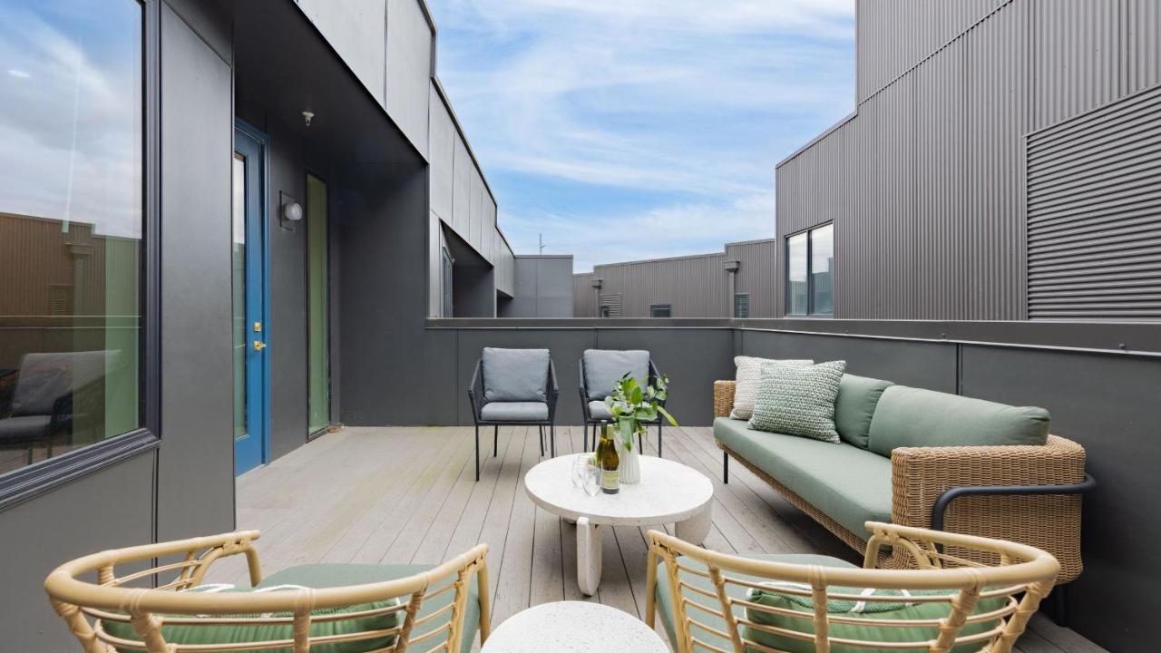 Sleeps 28 2 Units Near DT Nashville Outrider by AvantStay