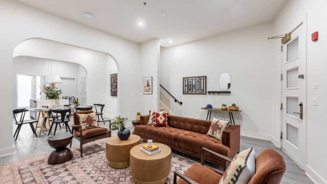 Sleeps 28 2 Units Near DT Nashville Outrider by AvantStay - 5