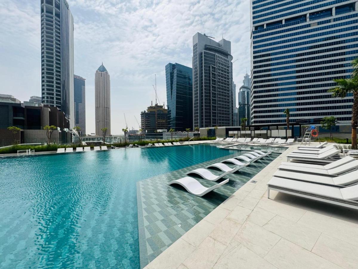 Curated High Floor 1BR-Sofa Bed Water View Peninsula 1 - 4