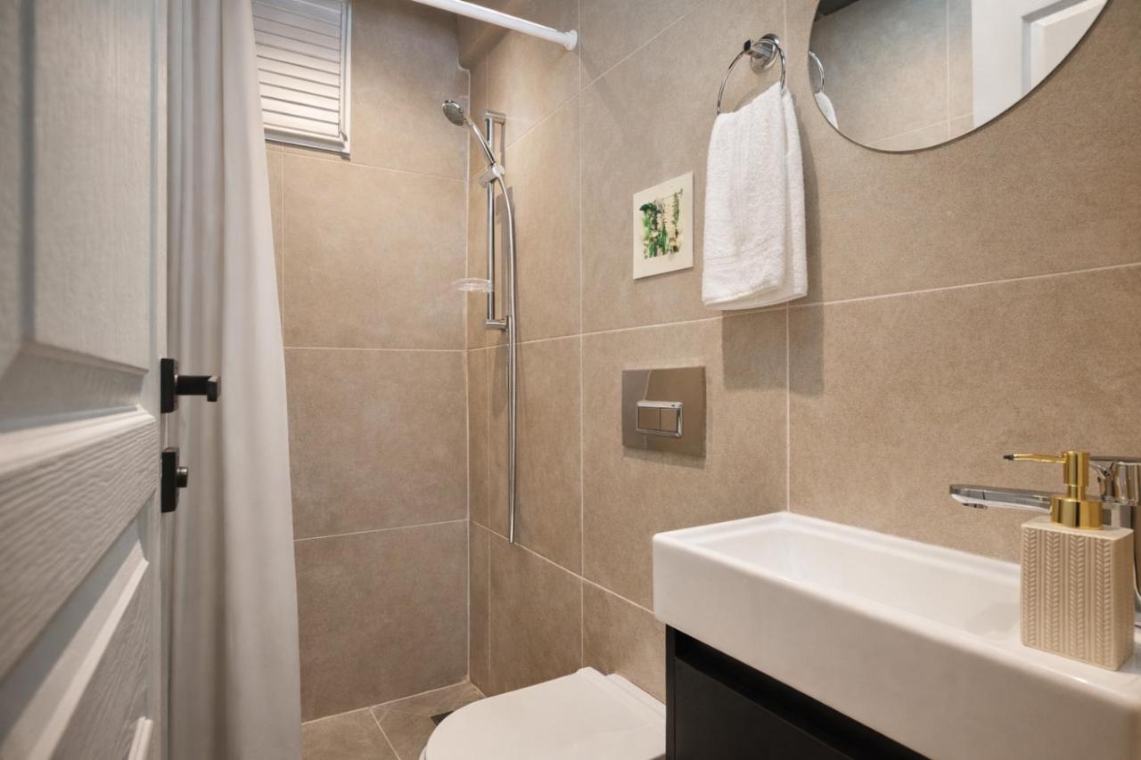 Superb Location 3 Min to Metro AC Elevator - 3