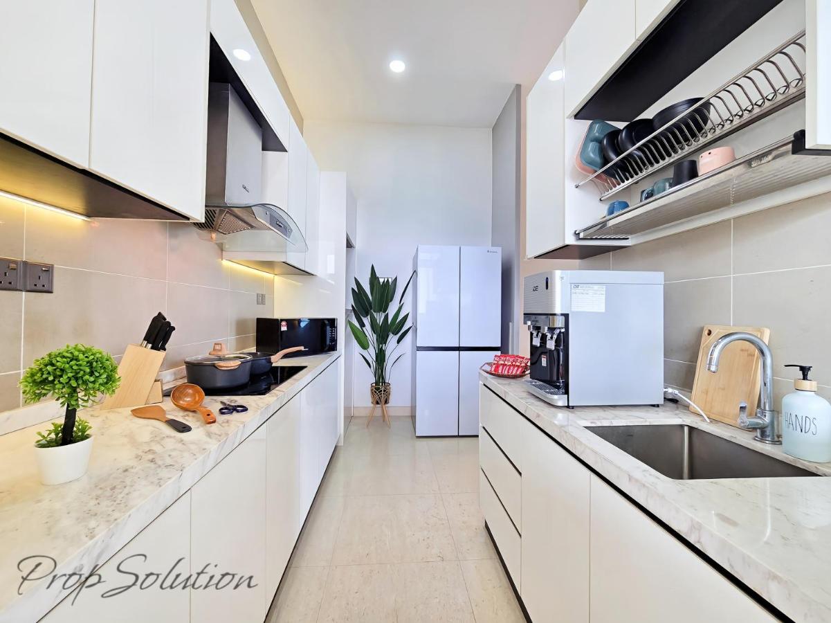 TriTower JB City Luxe CIQ Residence - 3