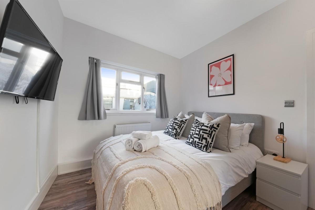 Stylish 2 Bed Apartment in the heart of Camden - 2