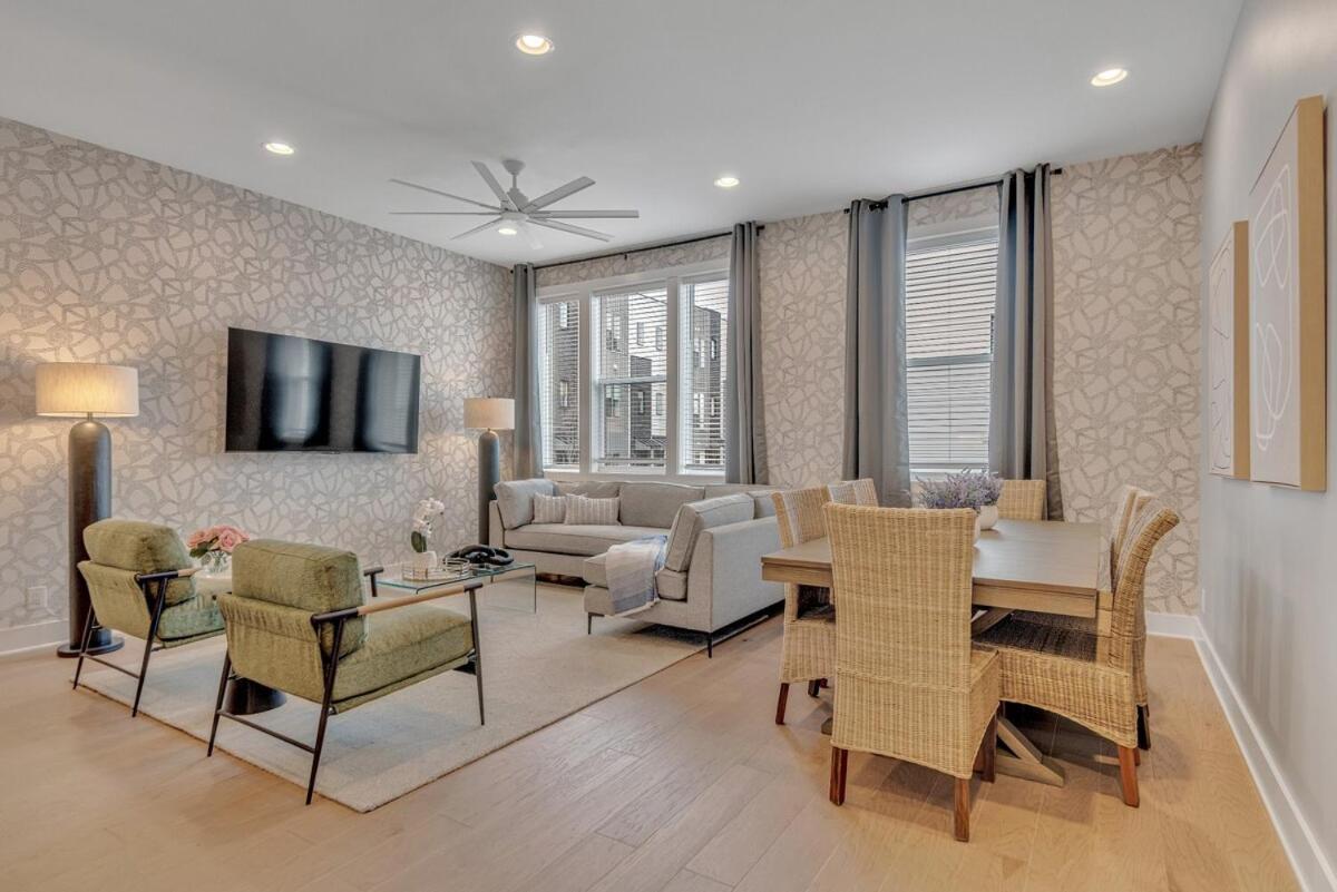 Music City Mansion! 2 Miles to Broadway and 12 beds