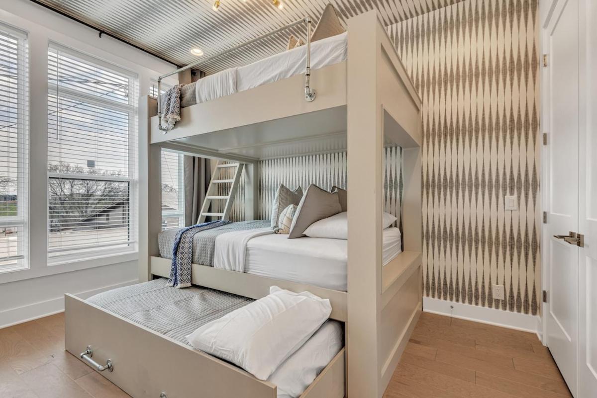 Music City Mansion! 2 Miles to Broadway and 12 beds - 2