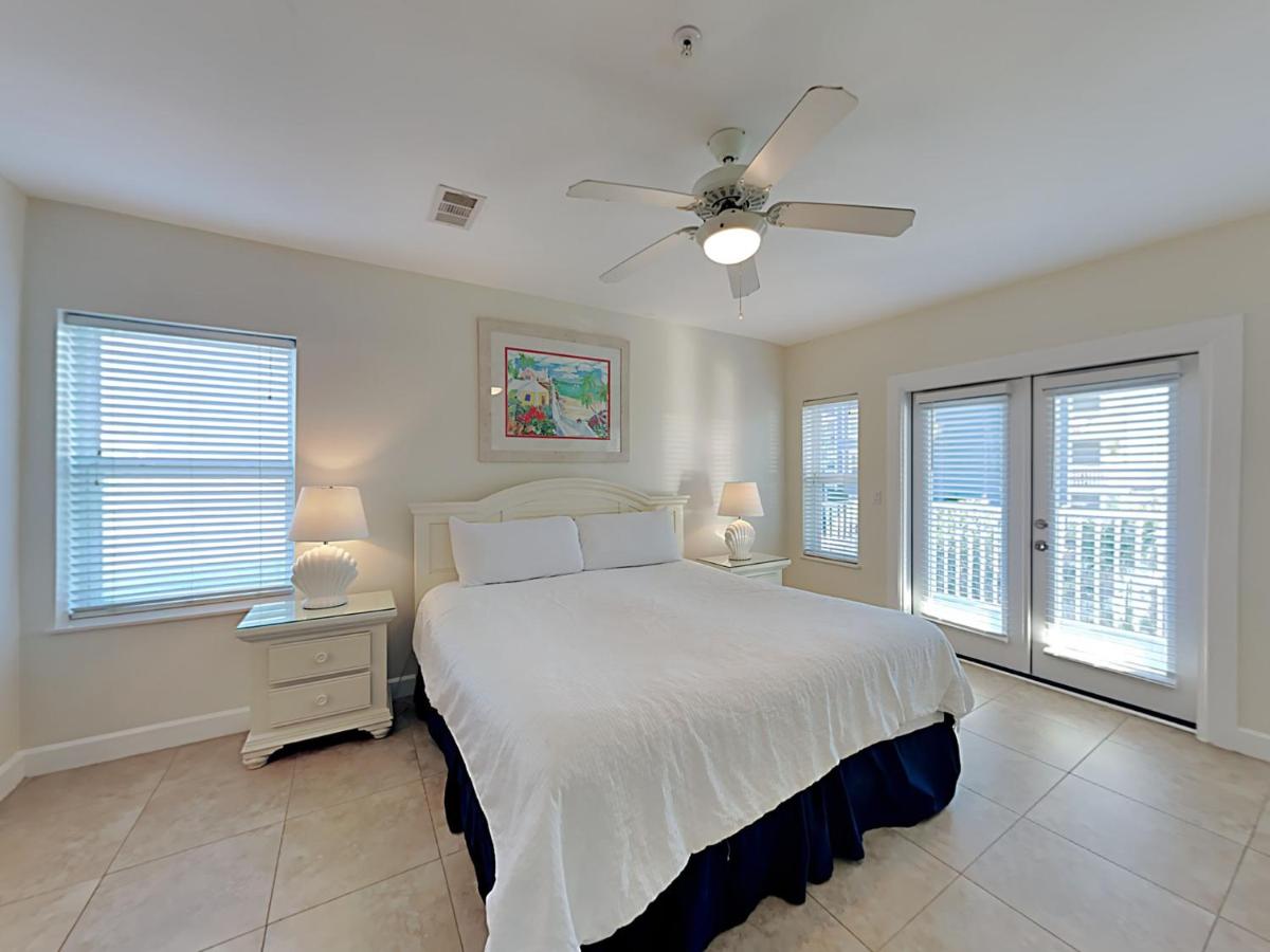 Pavilion Palms — photo 9