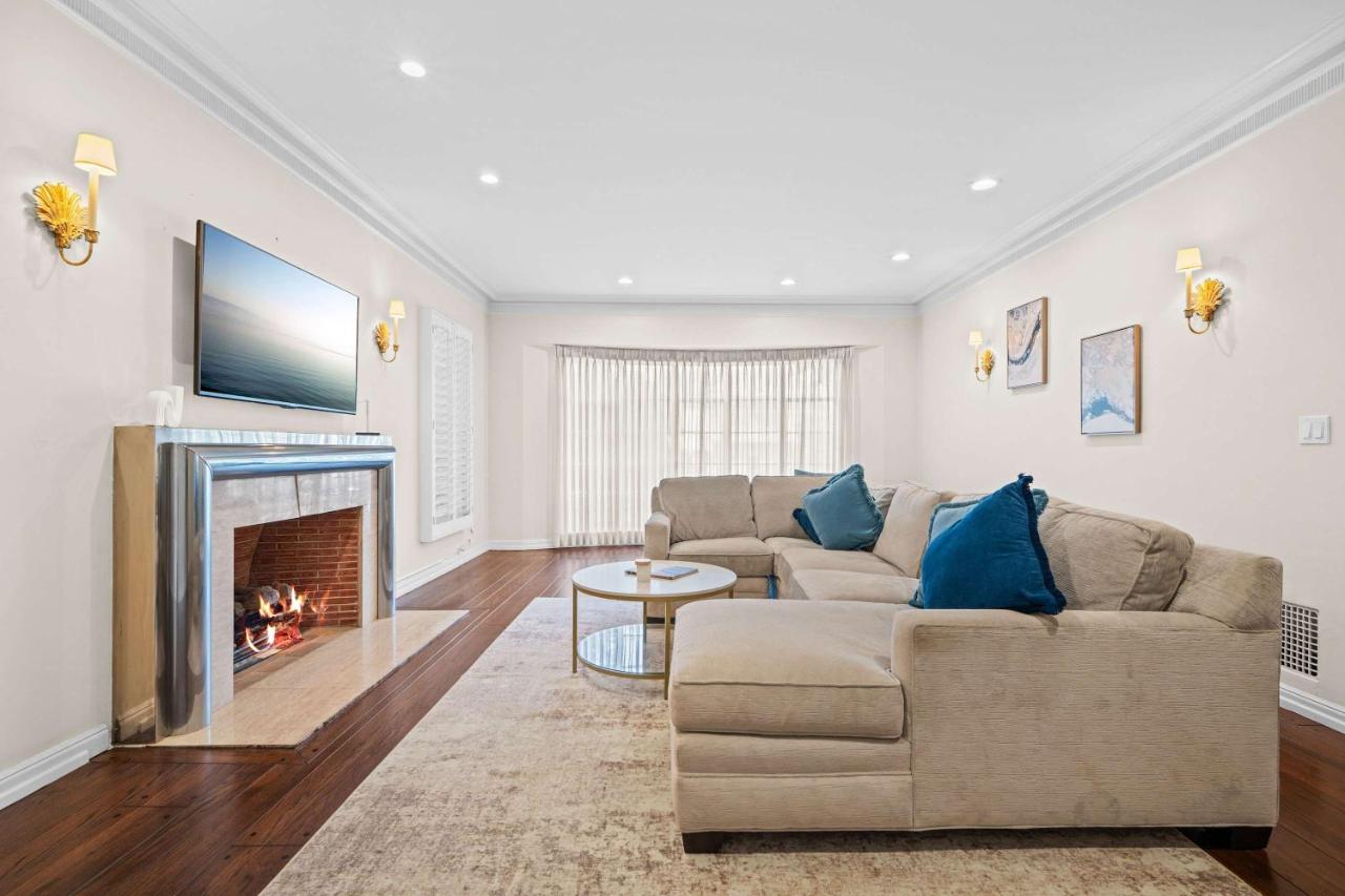 Spacious 5BR LA Villa with Pool Spa & Game Room - 2