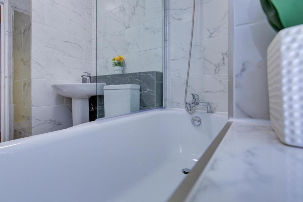 Prime Oxford Street 1-Bed Flat - Direct Access to Bond Street Station - 3