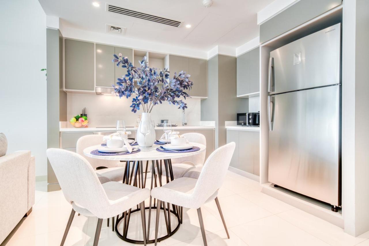 Emaar Beach Front 2BR with Sea & Marina Skyline Views - 4