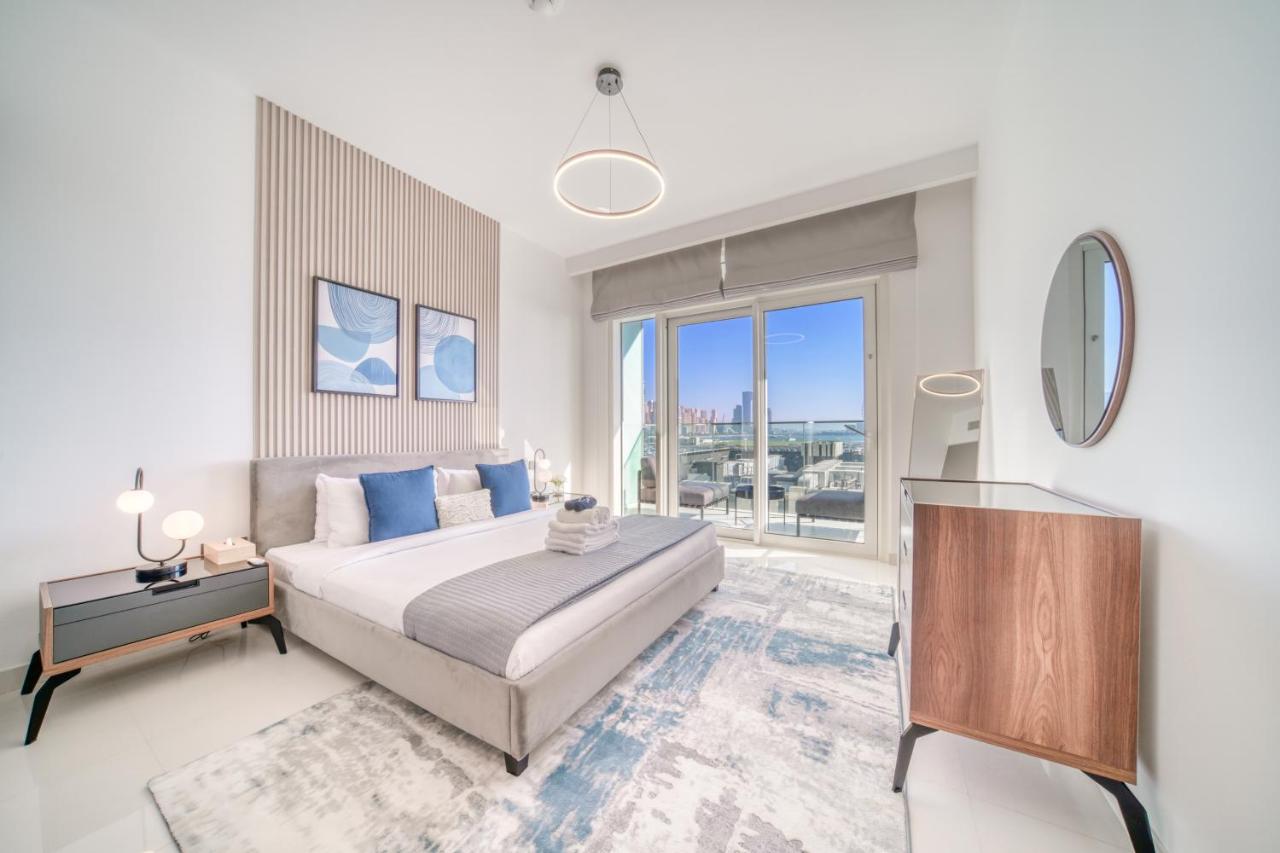 Emaar Beach Front 2BR with Sea & Marina Skyline Views - 2