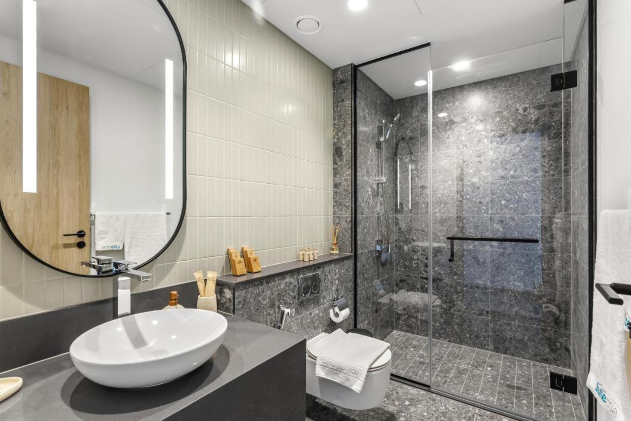 Stylish 2 Bedroom with Panoramic canal View - 3