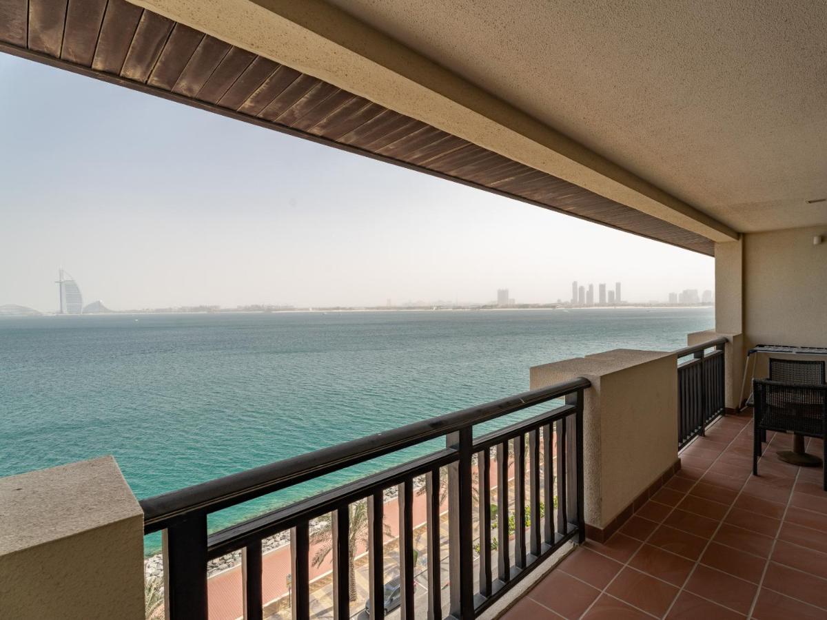 Seaside Serenity 1BR Residence in Royal Amwaj