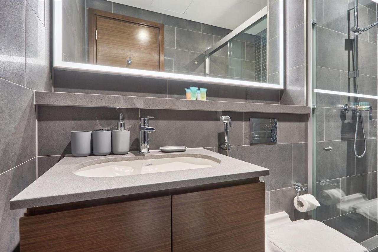 The Crest C Luxury Retreat Stylish & Serene - 3