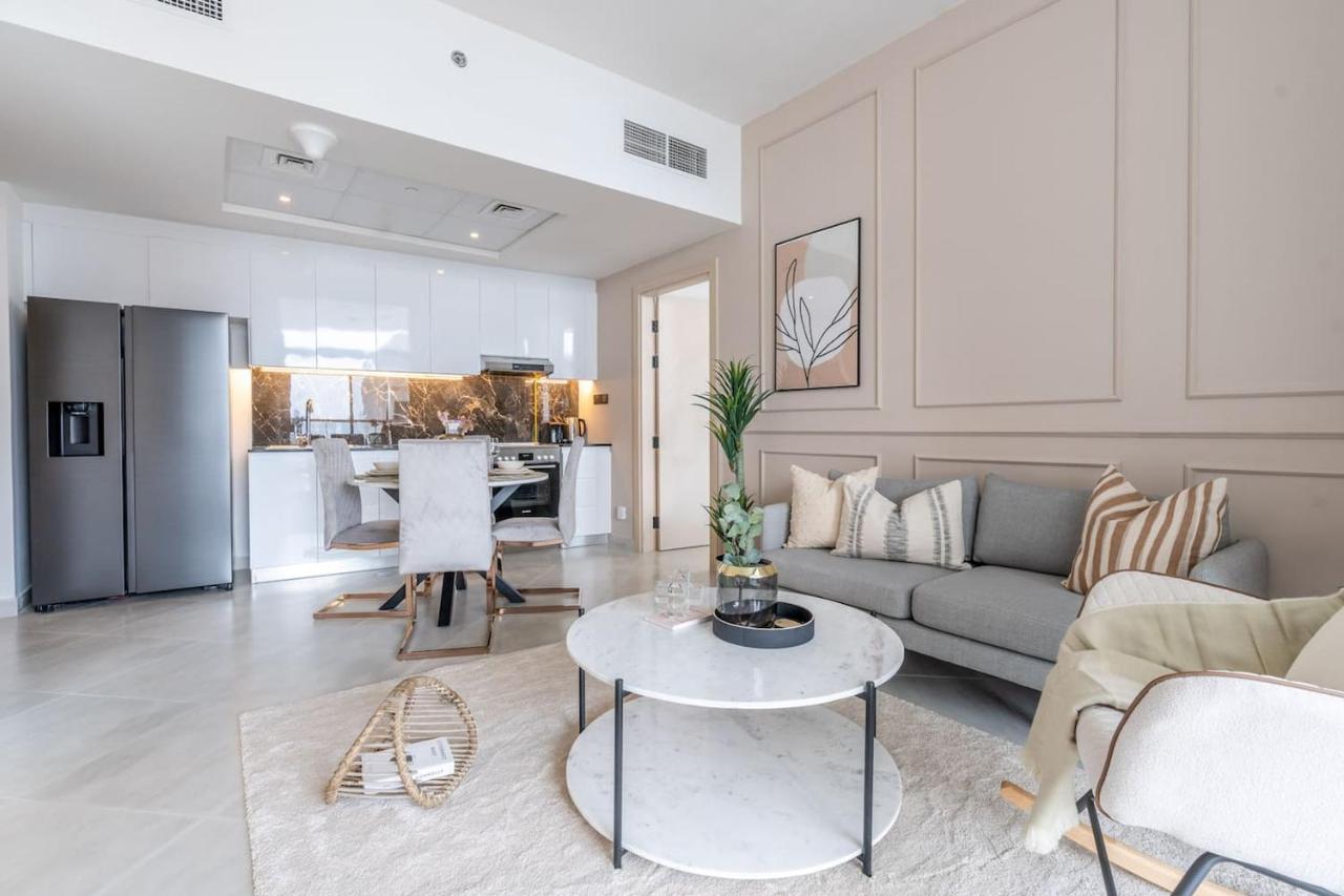 Full Dubai Skyline View on High Floor - 4