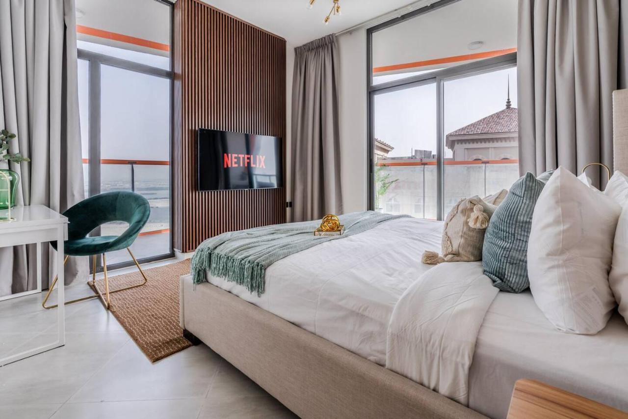 Full Dubai Skyline View on High Floor - 2