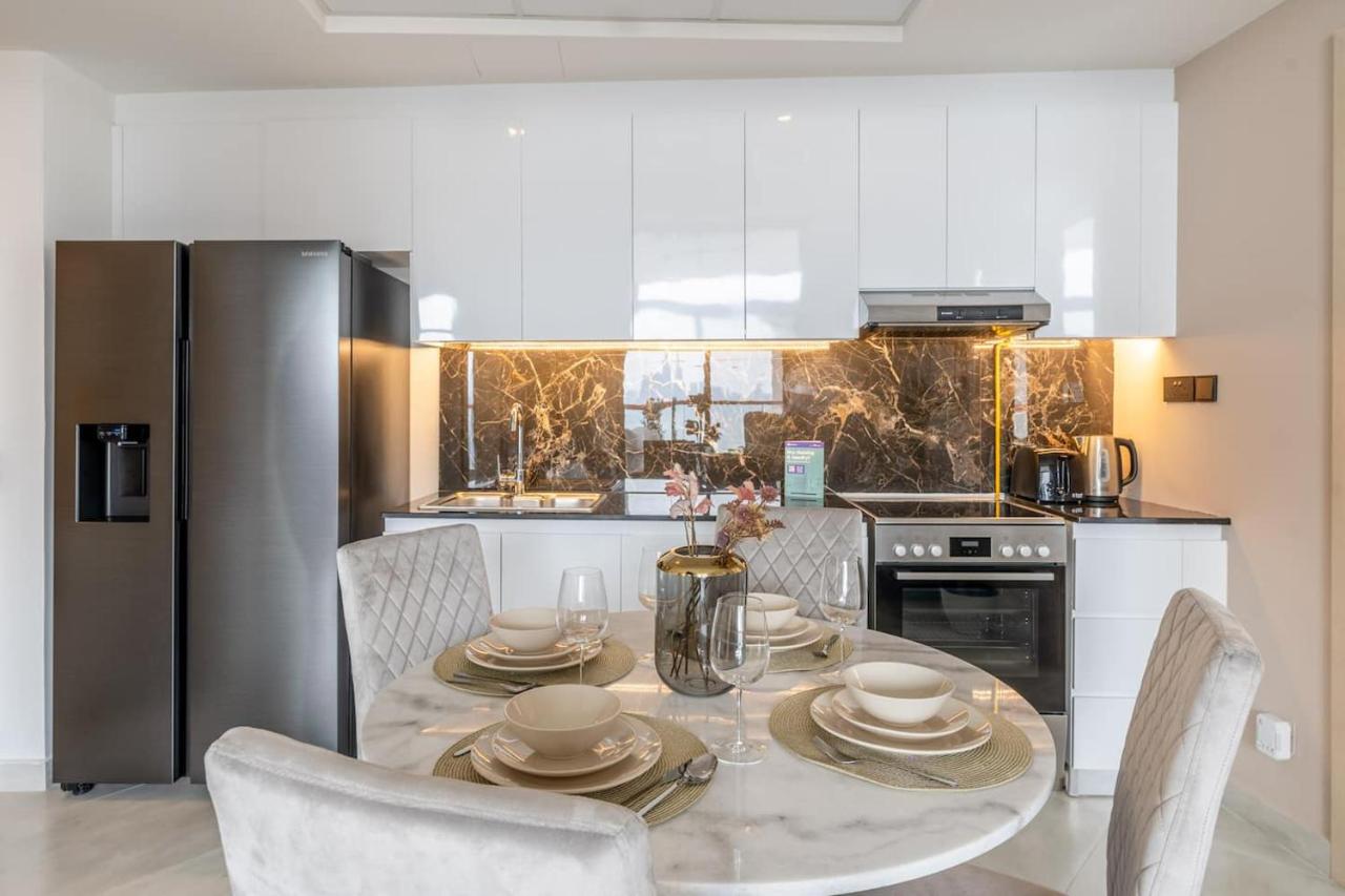 Full Dubai Skyline View on High Floor