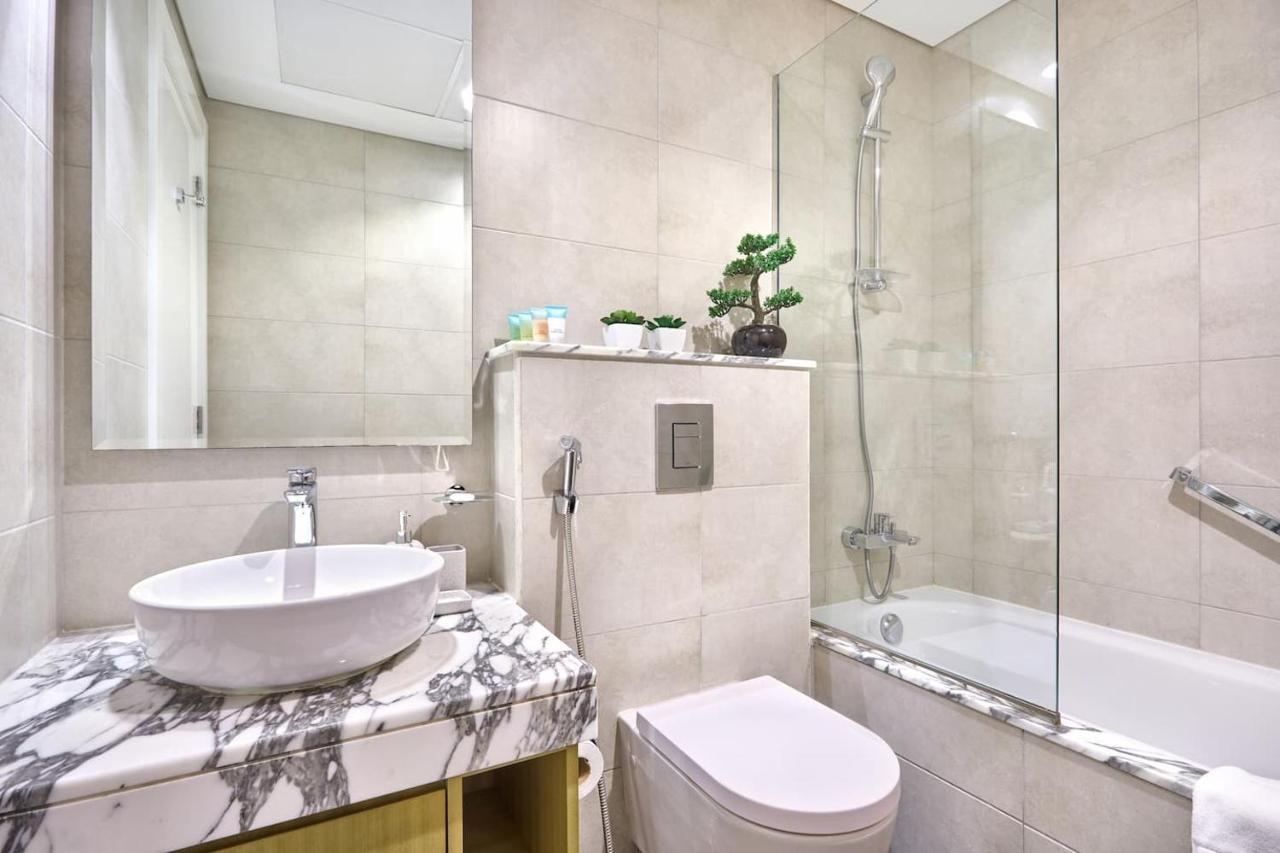 Aykon City 2BR Luxury Stay Close to Downtown - 3