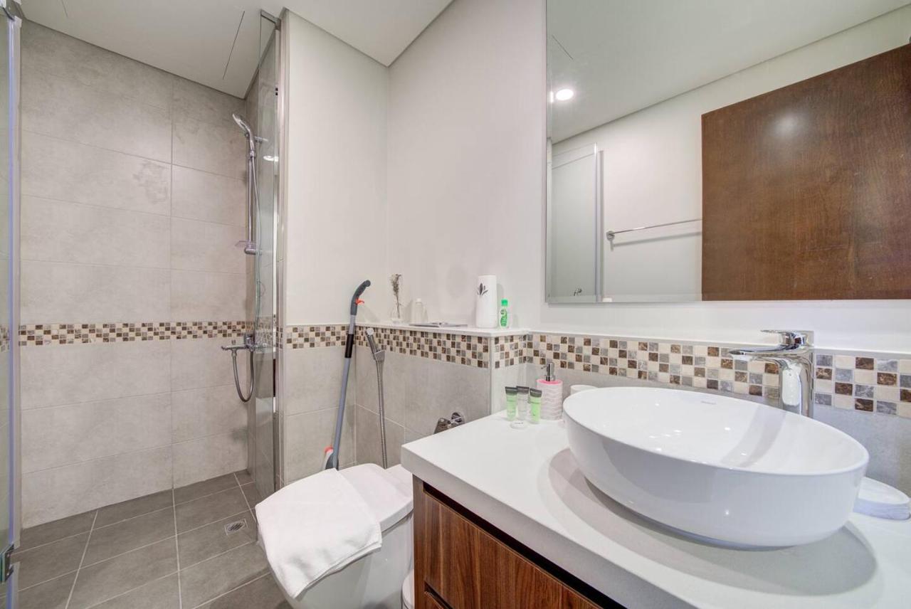 Classic Arabian Elegance with City Views - 3