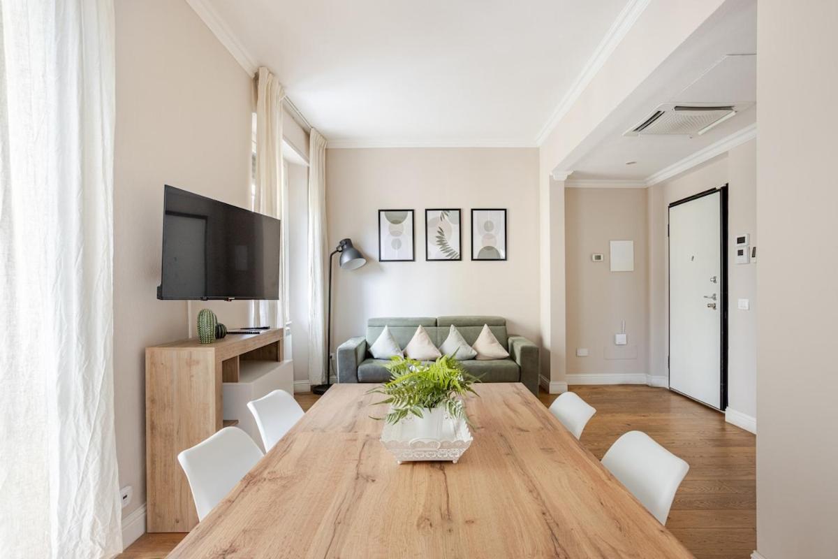 Accommodation near the center with river views