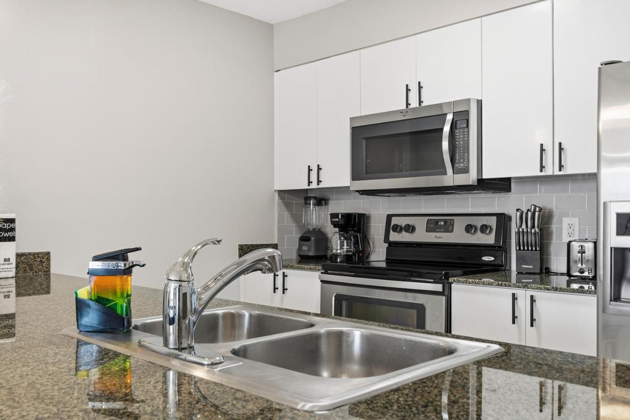 Stylish Brickell Stay with Ocean Views & Pool - 5