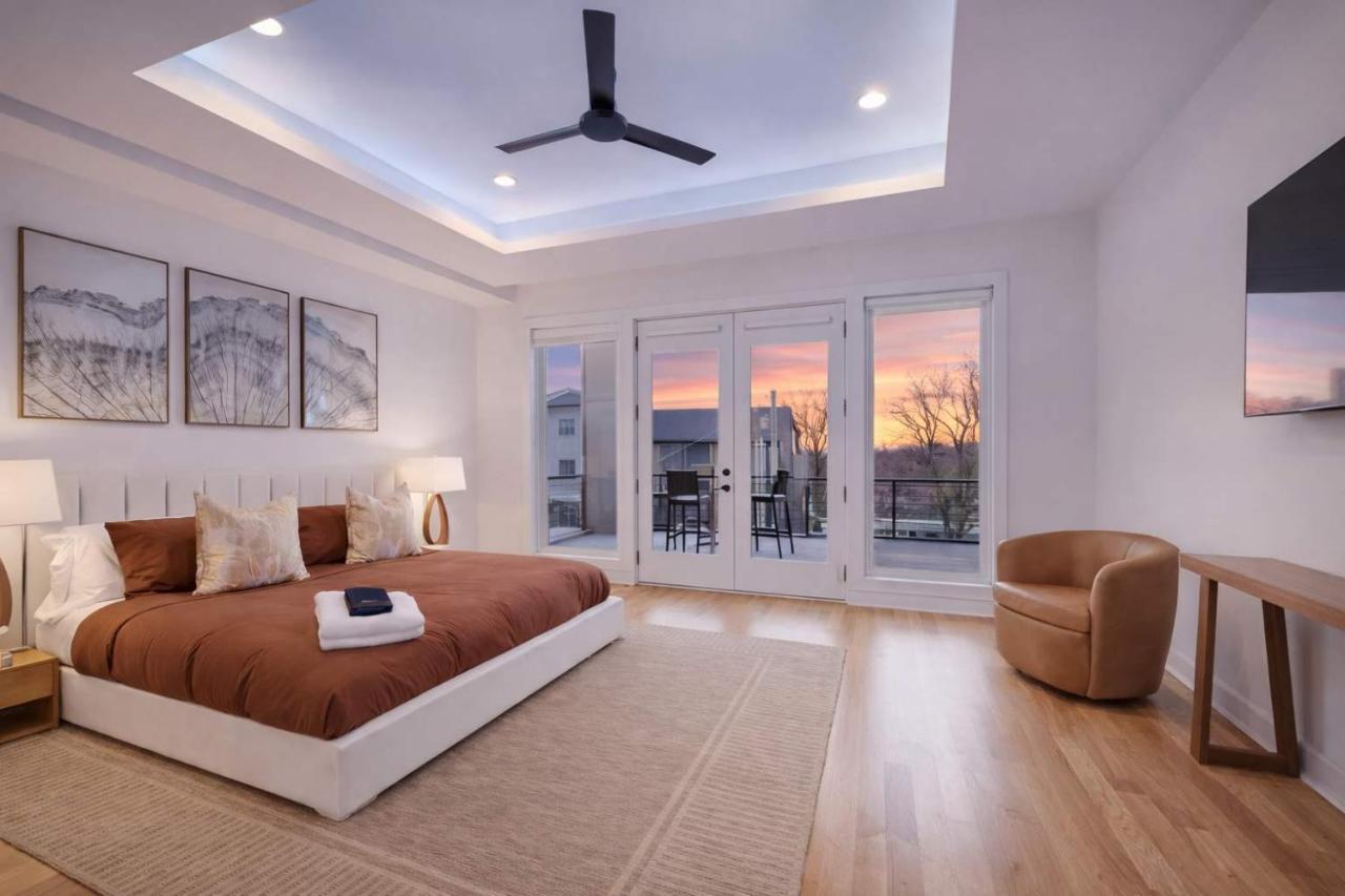 Stylish Multi-Level Retreat Rooftop & Pool Table - 2