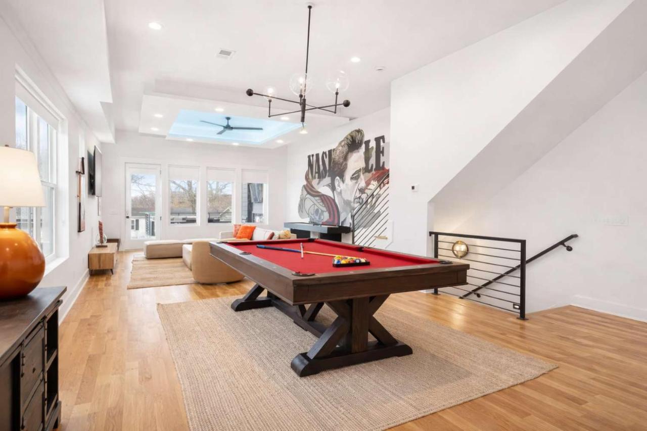 Stylish Multi-Level Retreat Rooftop & Pool Table - 3