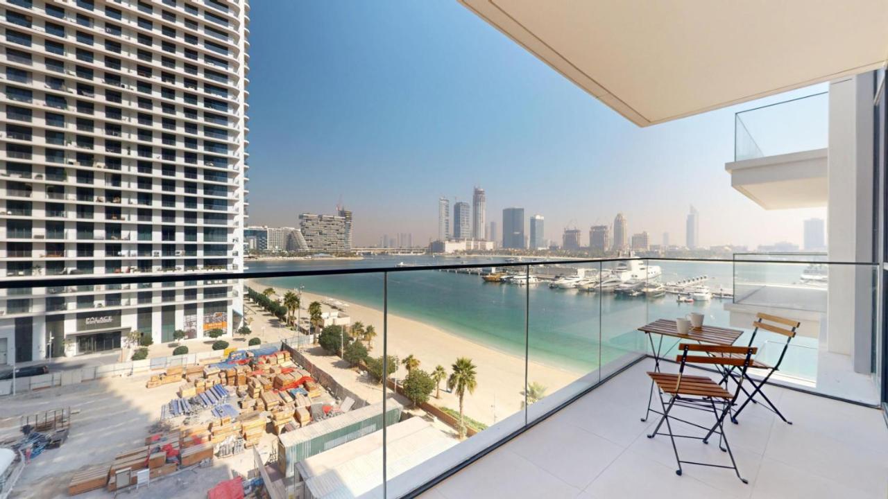 Vacationer Holiday Homes l Modern 1 Bed l Private Beach l Pool, Gym Access - 4